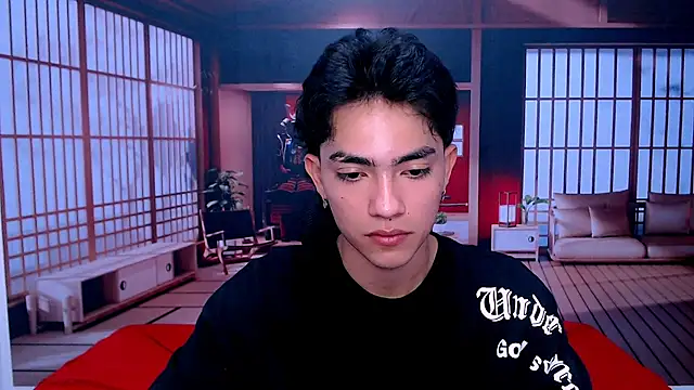 Snapshot of RomeoMillerr chatting on October 17, 7:16 pm RomeoMillerr online show from October 17, 7:16 pm