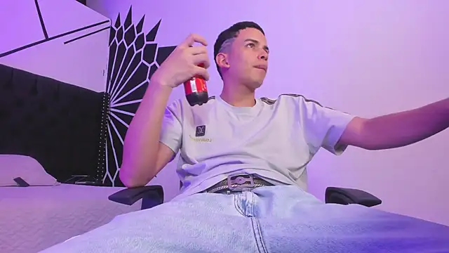 Snapshot of JuanSixx chatting on September 30, 3:44 am JuanSixx online show from September 30, 3:44 am