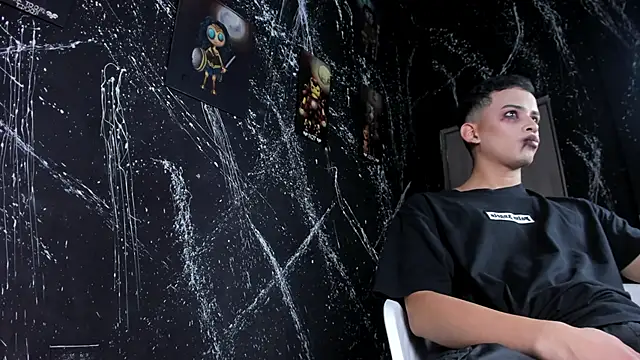 Snapshot of JuanSixx chatting on October 29, 8:43 pm JuanSixx online show from October 29, 8:43 pm