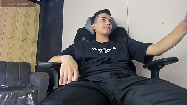 Snapshot of JuanSixx chatting on December 14, 8:57 pm JuanSixx online show from December 14, 8:57 pm