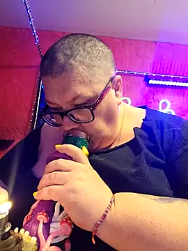 violentviolet68 online show from April 1, 12:39 pm