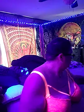 violentviolet68 online show from May 10, 3:28 pm