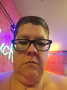 violentviolet68 online show from May 26, 11:01 pm