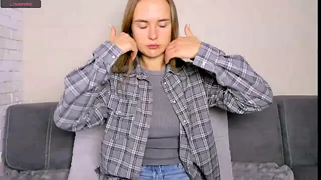 LilMary  online show from November 7, 8:25 am