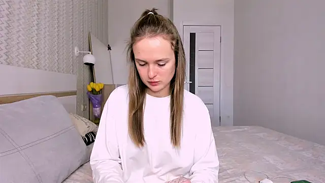 LilMary  online show from March 12, 7:25 am