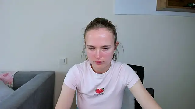 LilMary  online show from April 14, 8:20 am