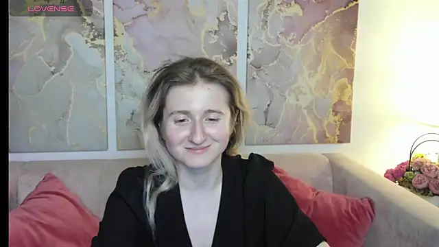 Snapshot of CamillaDreamer chatting on April 23, 5:15 pm CamillaDreamer online show from April 23, 5:15 pm