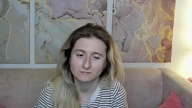 Snapshot of CamillaDreamer chatting on April 30, 8:57 pm CamillaDreamer online show from April 30, 8:57 pm