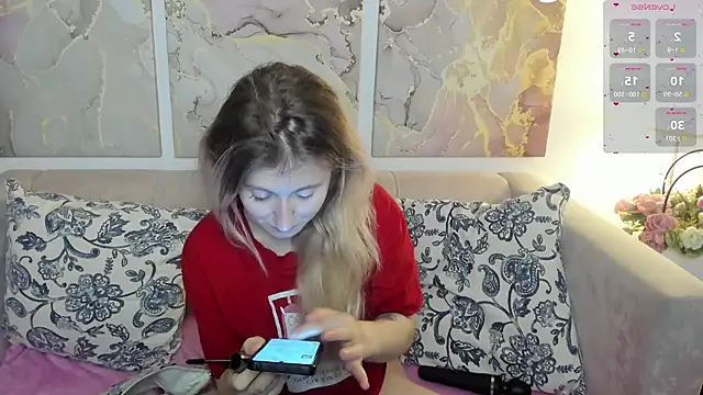 Snapshot of CamillaDreamer chatting on May 20, 10:54 am CamillaDreamer online show from May 20, 10:54 am
