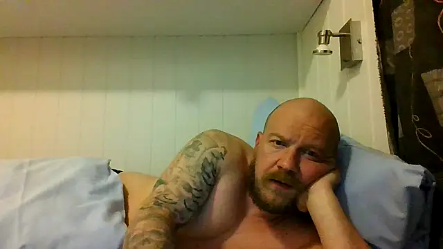 Snapshot of Real_viking chatting on November 18, 9:08 pm Real viking online show from November 18, 9:08 pm