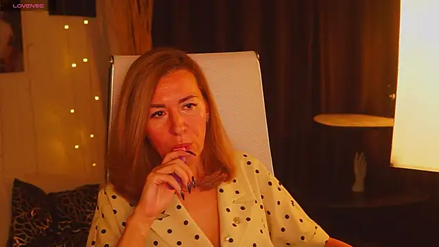 Snapshot of DonnaSmitth chatting on October 23, 3:55 pm DonnaSmitth online show from October 23, 3:55 pm