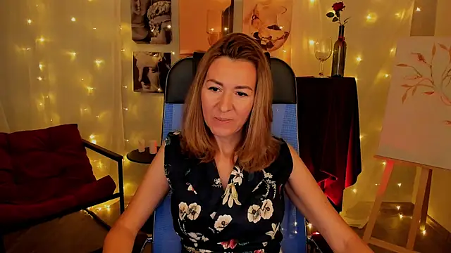 Snapshot of DonnaSmitth chatting on October 25, 7:05 am DonnaSmitth online show from October 25, 7:05 am