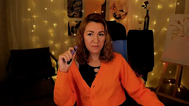 Snapshot of DonnaSmitth chatting on October 31, 3:24 pm DonnaSmitth online show from October 31, 3:24 pm