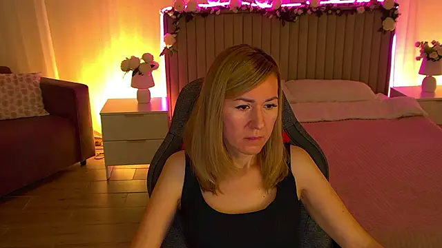 Snapshot of DonnaSmitth chatting on November 24, 11:43 am DonnaSmitth online show from November 24, 11:43 am