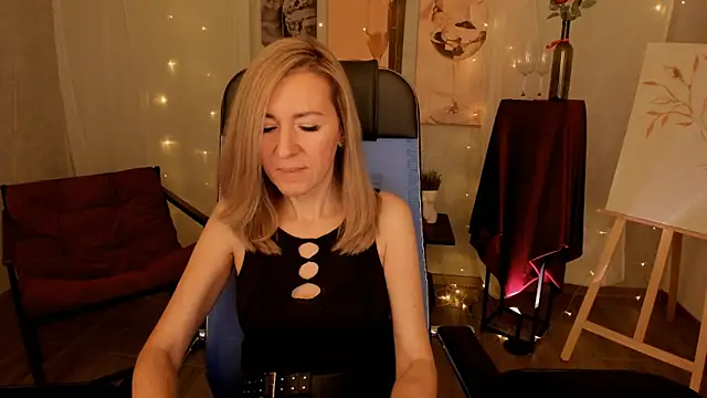 Snapshot of DonnaSmitth chatting on December 19, 3:52 pm DonnaSmitth online show from December 19, 3:52 pm