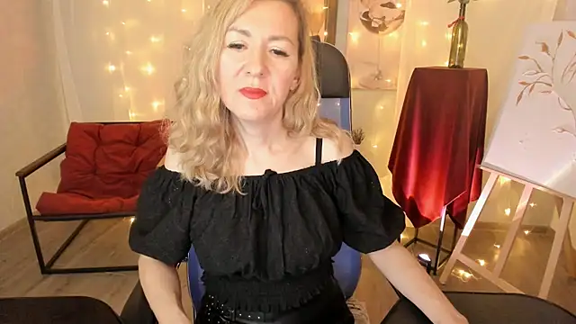 Snapshot of DonnaSmitth chatting on February 3, 2:53 am DonnaSmitth online show from February 3, 2:53 am