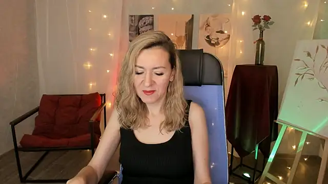 Snapshot of DonnaSmitth chatting on February 4, 6:36 pm DonnaSmitth online show from February 4, 6:36 pm