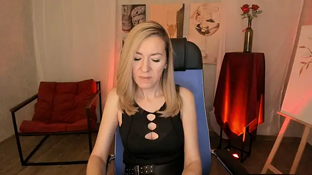 Snapshot of DonnaSmitth chatting on February 9, 6:45 pm DonnaSmitth online show from February 9, 6:45 pm