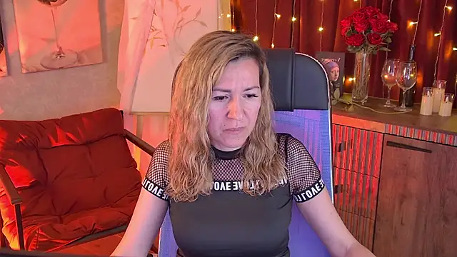 DonnaSmitth online show from April 8, 6:30 pm