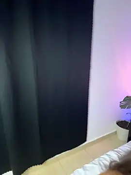 Snapshot of lurosscy chatting on February 4, 1:11 am lurosscy online show from February 4, 1:11 am