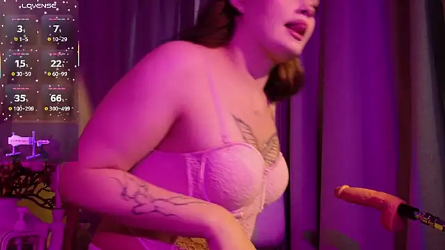 Snapshot of EvaaLane chatting on October 2, 9:05 am EvaaLane online show from October 2, 9:05 am