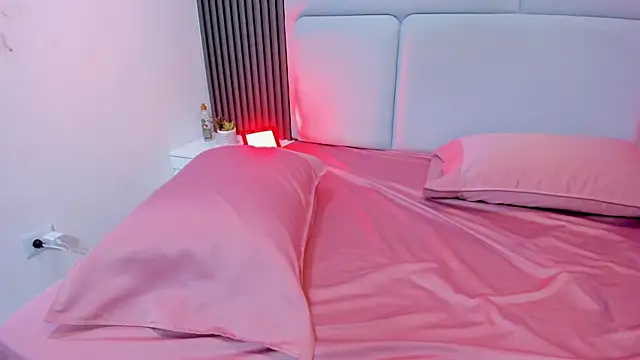 Snapshot of liz__cute chatting on October 18, 11:33 am liz cute online show from October 18, 11:33 am