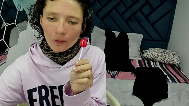 Snapshot of Valery_More__ chatting on October 25, 12:13 pm Valery More online show from October 25, 12:13 pm