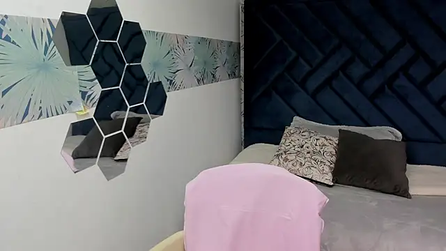 Snapshot of Valery_More__ chatting on October 30, 12:17 pm Valery More online show from October 30, 12:17 pm