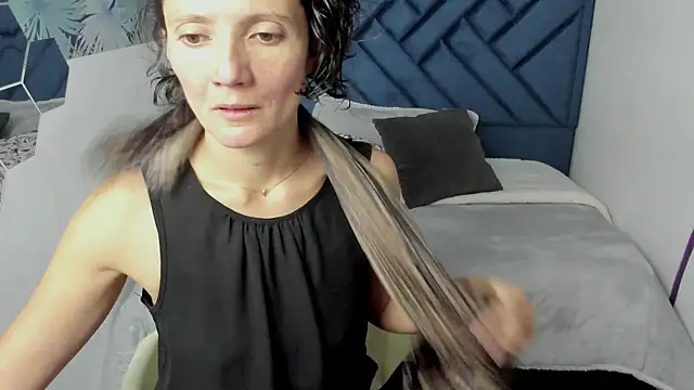 Snapshot of Valery_More__ chatting on November 10, 12:04 pm Valery More online show from November 10, 12:04 pm