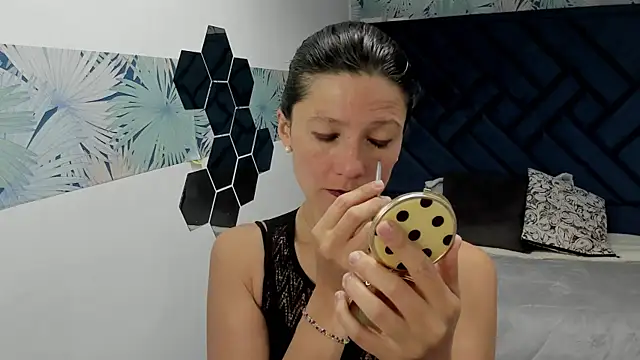 Snapshot of Valery_More__ chatting on November 20, 12:16 pm Valery More online show from November 20, 12:16 pm