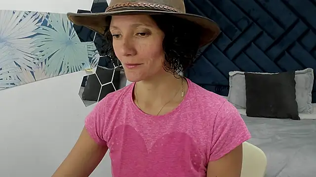 Snapshot of Valery_More__ chatting on November 21, 12:37 pm Valery More online show from November 21, 12:37 pm