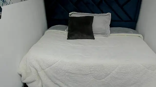 Snapshot of Valery_More__ chatting on November 26, 12:17 pm Valery More online show from November 26, 12:17 pm