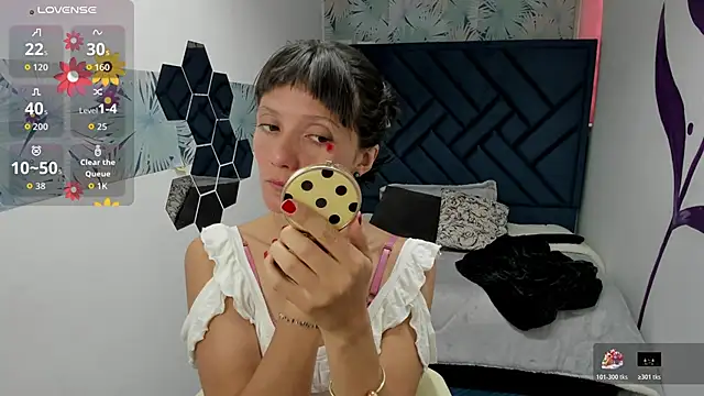 Snapshot of Valery_More__ chatting on December 1, 12:21 pm Valery More online show from December 1, 12:21 pm