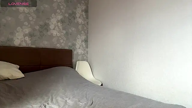 Snapshot of MIA_SHADE chatting on November 25, 8:03 am MIA SHADE online show from November 25, 8:03 am