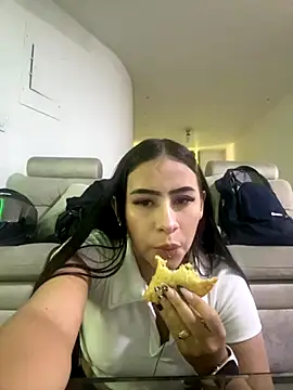 Snapshot of Scarlett_Kiiss chatting on November 2, 9:11 am Scarlett Kiiss online show from November 2, 9:11 am