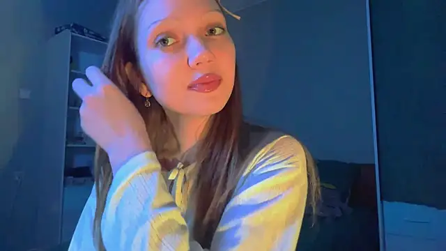 EmiIyKitty online show from October 4, 8:07 pm