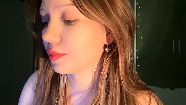 EmiIyKitty online show from October 27, 8:13 pm