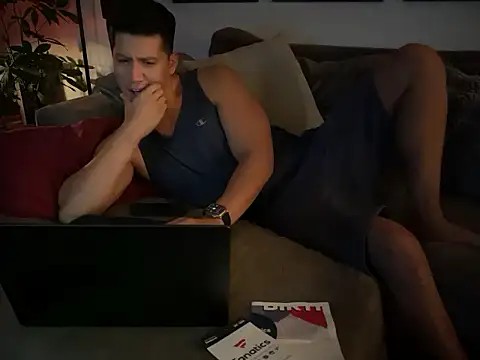 Snapshot of austinfxxx chatting on October 15, 1:28 am austinfxxx online show from October 15, 1:28 am