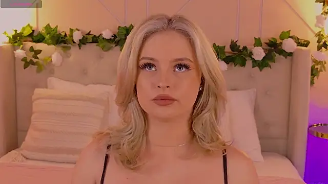 EllyLinn online show from April 4, 5:10 pm