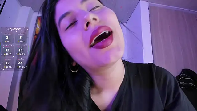 Snapshot of violet_blaze chatting on November 24, 10:26 am violet blaze online show from November 24, 10:26 am