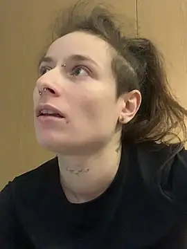 GoldenPussy1329 online show from March 3, 9:42 pm