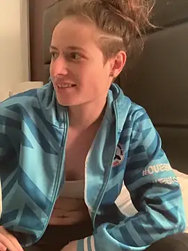 GoldenPussy1329 online show from March 8, 10:13 pm