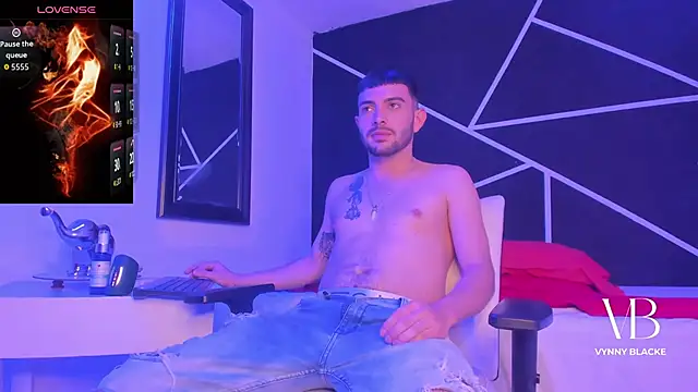 VynnyBlacke  online show from December 1, 10:15 pm