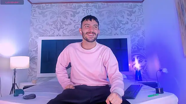 VynnyBlacke  online show from January 14, 3:12 am