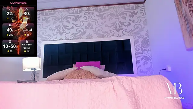 VynnyBlacke  online show from January 16, 5:33 am