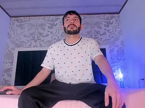 VynnyBlacke  online show from February 19, 5:14 am