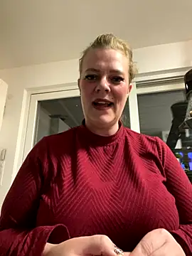 Snapshot of Curvyveri93 chatting on October 4, 6:39 pm Curvyveri93 online show from October 4, 6:39 pm