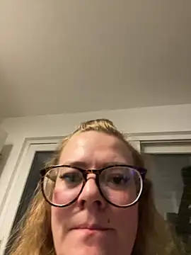 Snapshot of Curvyveri93 chatting on October 10, 8:19 pm Curvyveri93 online show from October 10, 8:19 pm