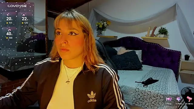 Snapshot of sophialyh_1 chatting on October 20, 12:49 pm sophialyh 1 online show from October 20, 12:49 pm