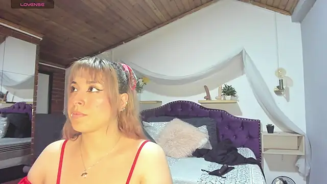 Snapshot of sophialyh_1 chatting on October 24, 12:34 pm sophialyh 1 online show from October 24, 12:34 pm